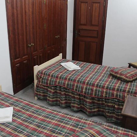 Vitorino De Nemesio Guesthouse ปอนตาเดลกาดา ภายนอก รูปภาพ