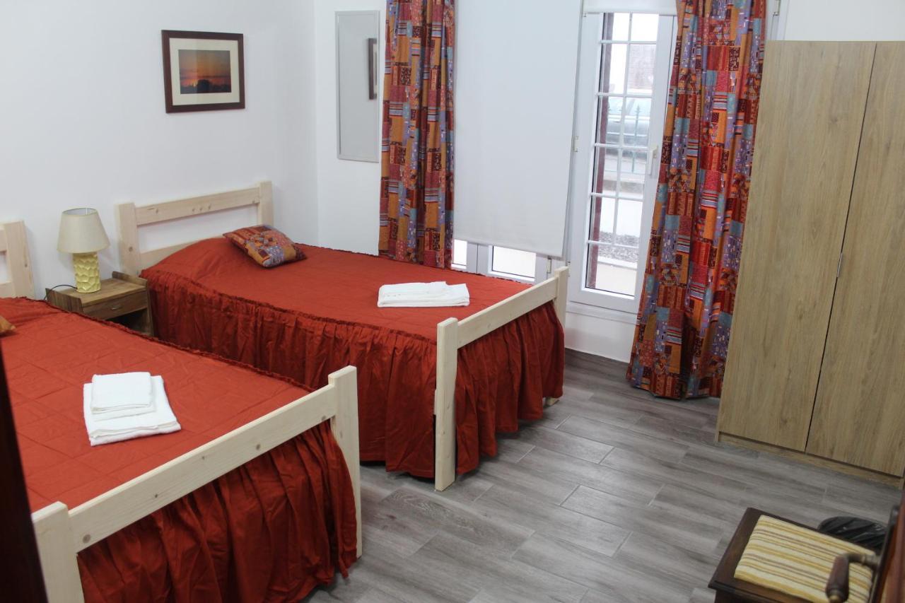 Vitorino De Nemesio Guesthouse ปอนตาเดลกาดา ภายนอก รูปภาพ