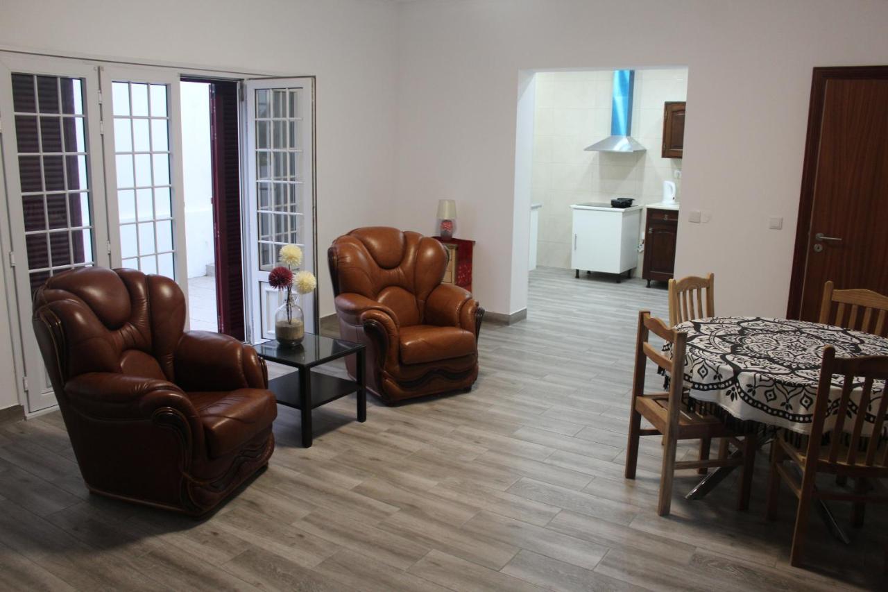 Vitorino De Nemesio Guesthouse ปอนตาเดลกาดา ภายนอก รูปภาพ