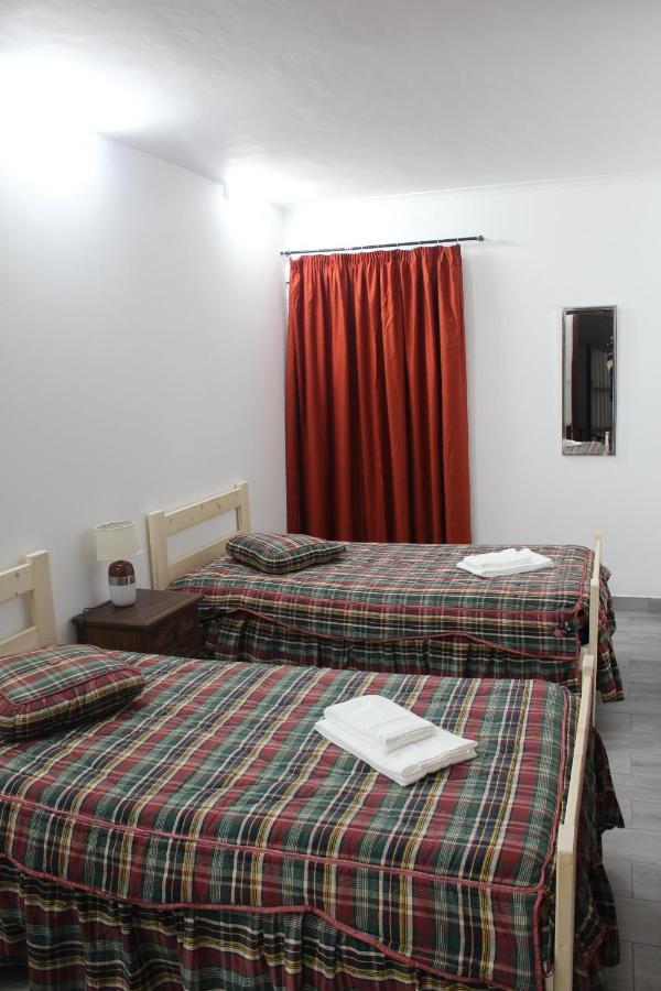 Vitorino De Nemesio Guesthouse ปอนตาเดลกาดา ภายนอก รูปภาพ