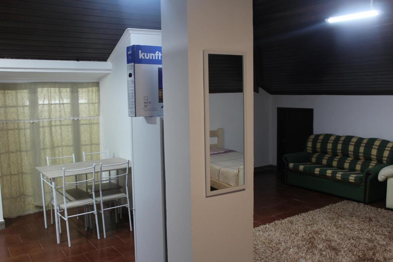 Vitorino De Nemesio Guesthouse ปอนตาเดลกาดา ภายนอก รูปภาพ